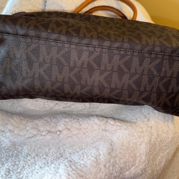 Michael Kors designer monogram leather tote/bag like new - Picture 8 of 11